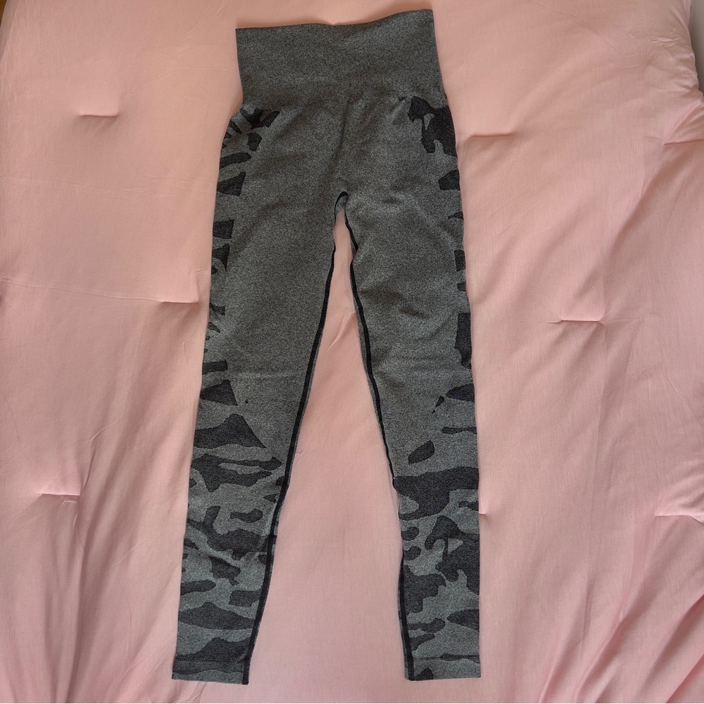 Women's Gray Camo High-Waisted Leggings